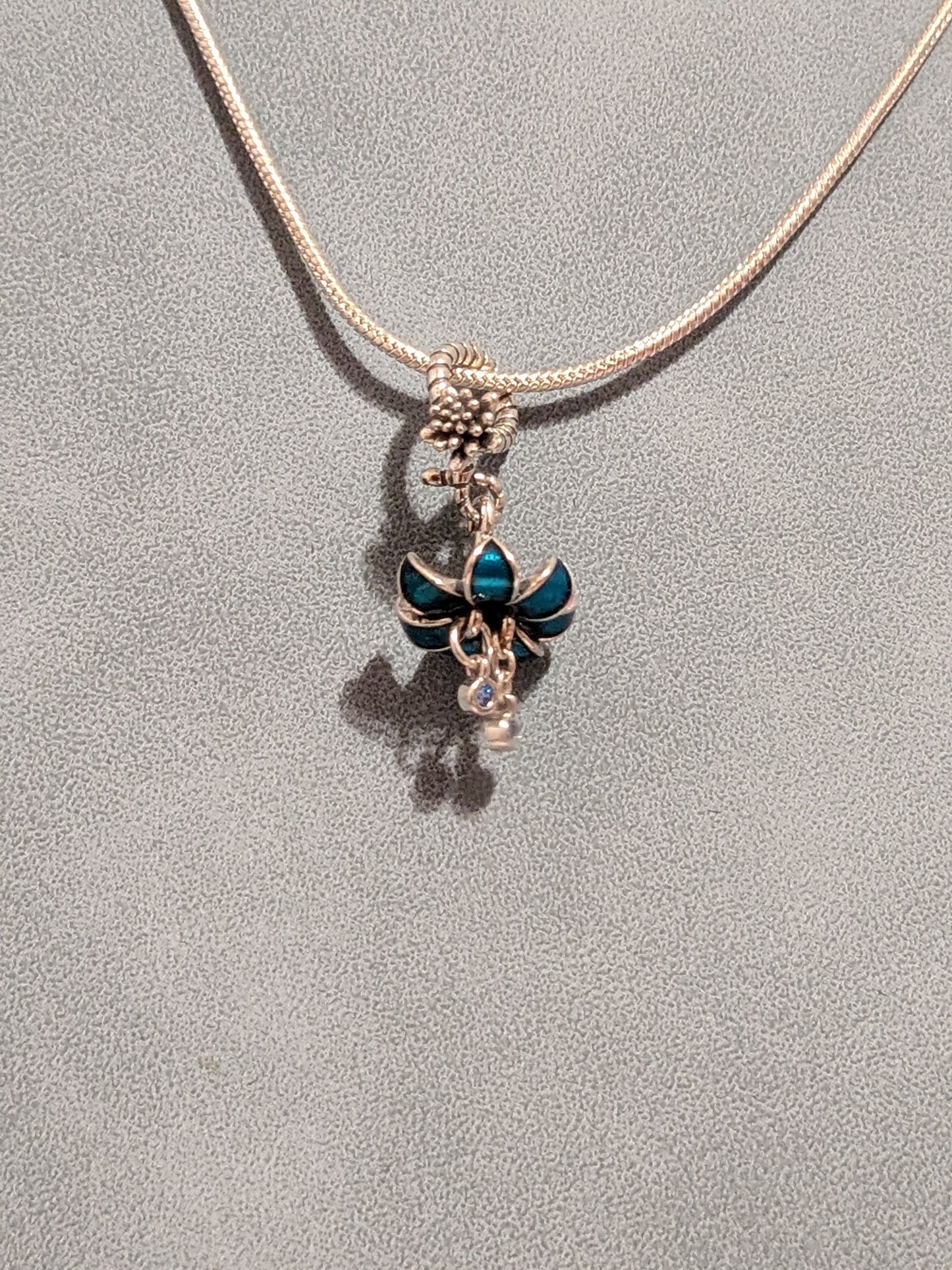 Lovely lily necklace