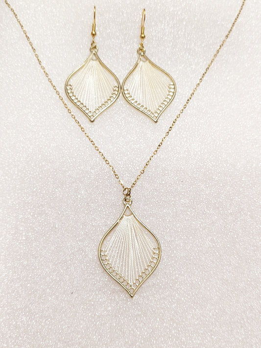 Stunning gold and white set