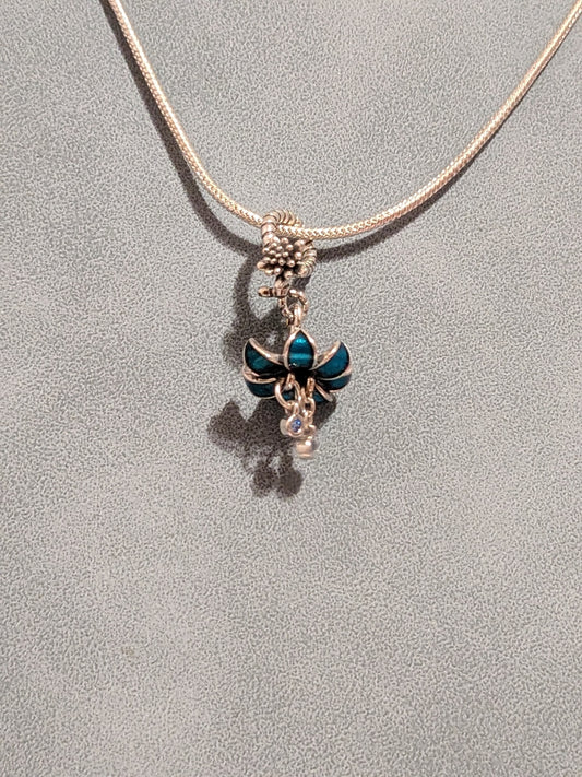 Lovely lily necklace